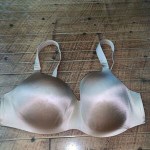 Soma satiny nude Enhancing Shape Wireless 40B bra